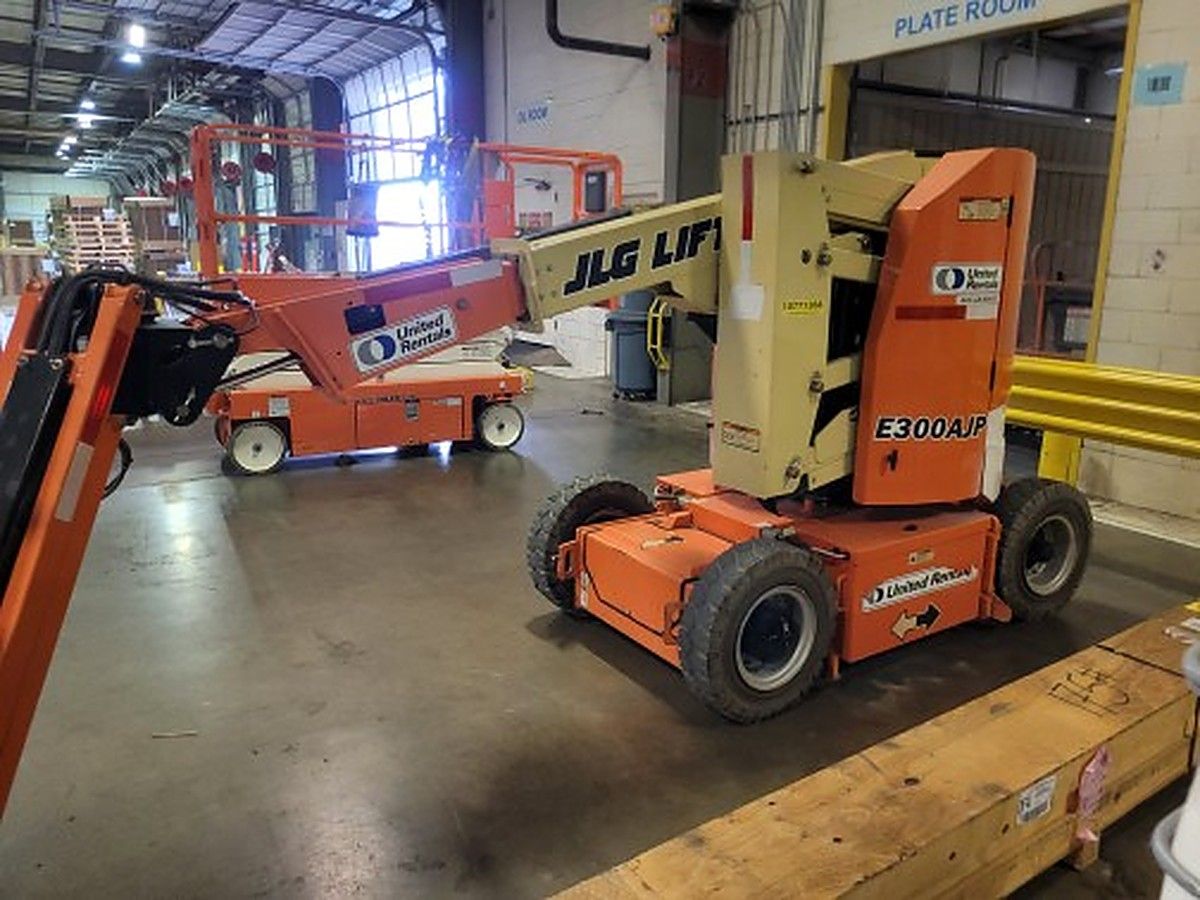 JLG E300AJP photo 2