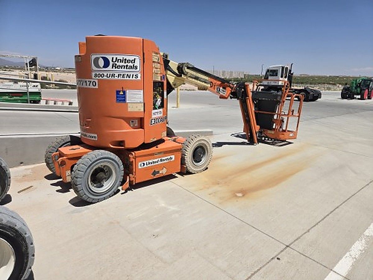 JLG E300AJP photo 2