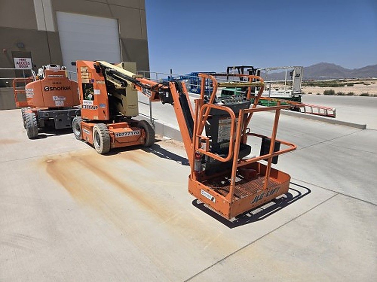 JLG E300AJP photo 3