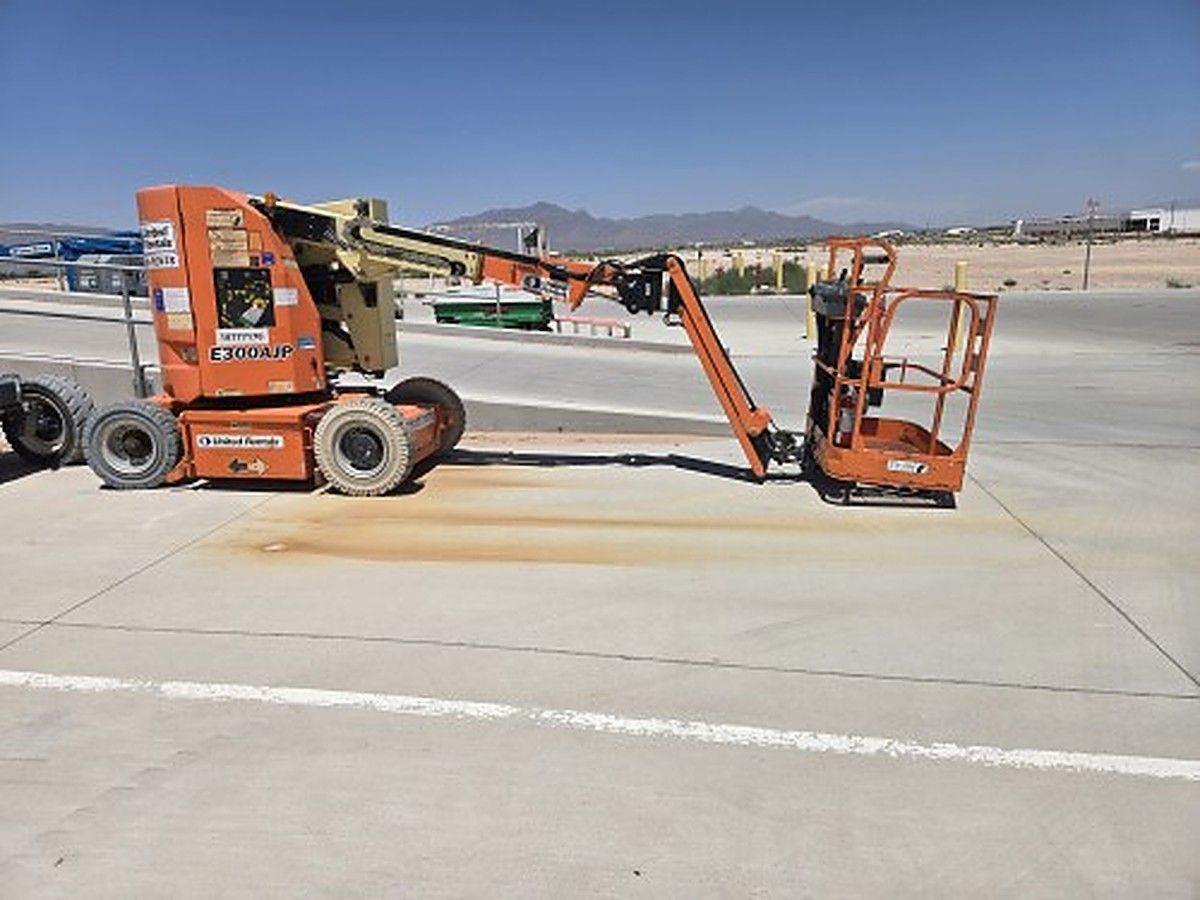 JLG E300AJP photo 4
