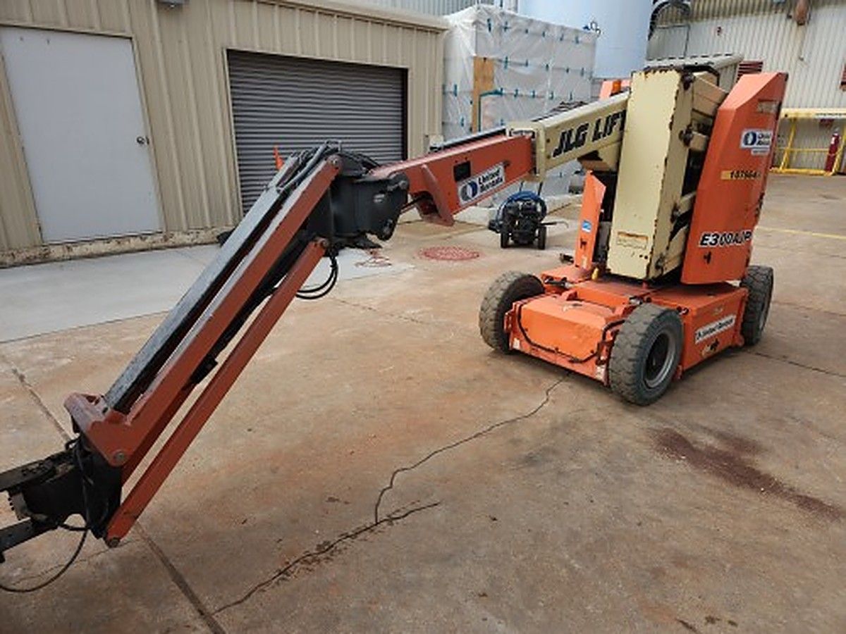 JLG E300AJP photo 2