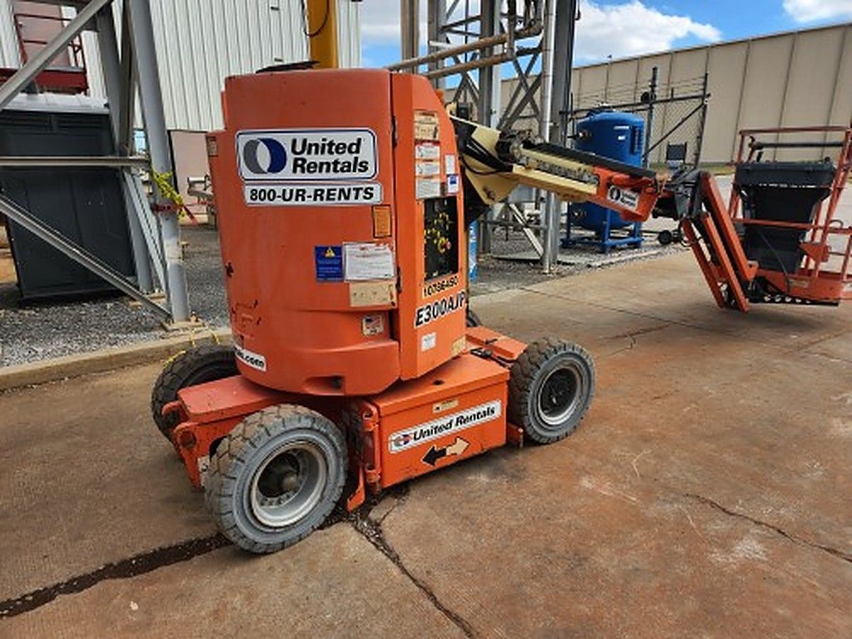 JLG E300AJP photo 3