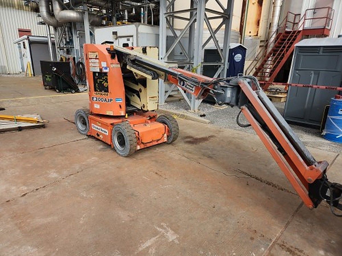 JLG E300AJP photo 5