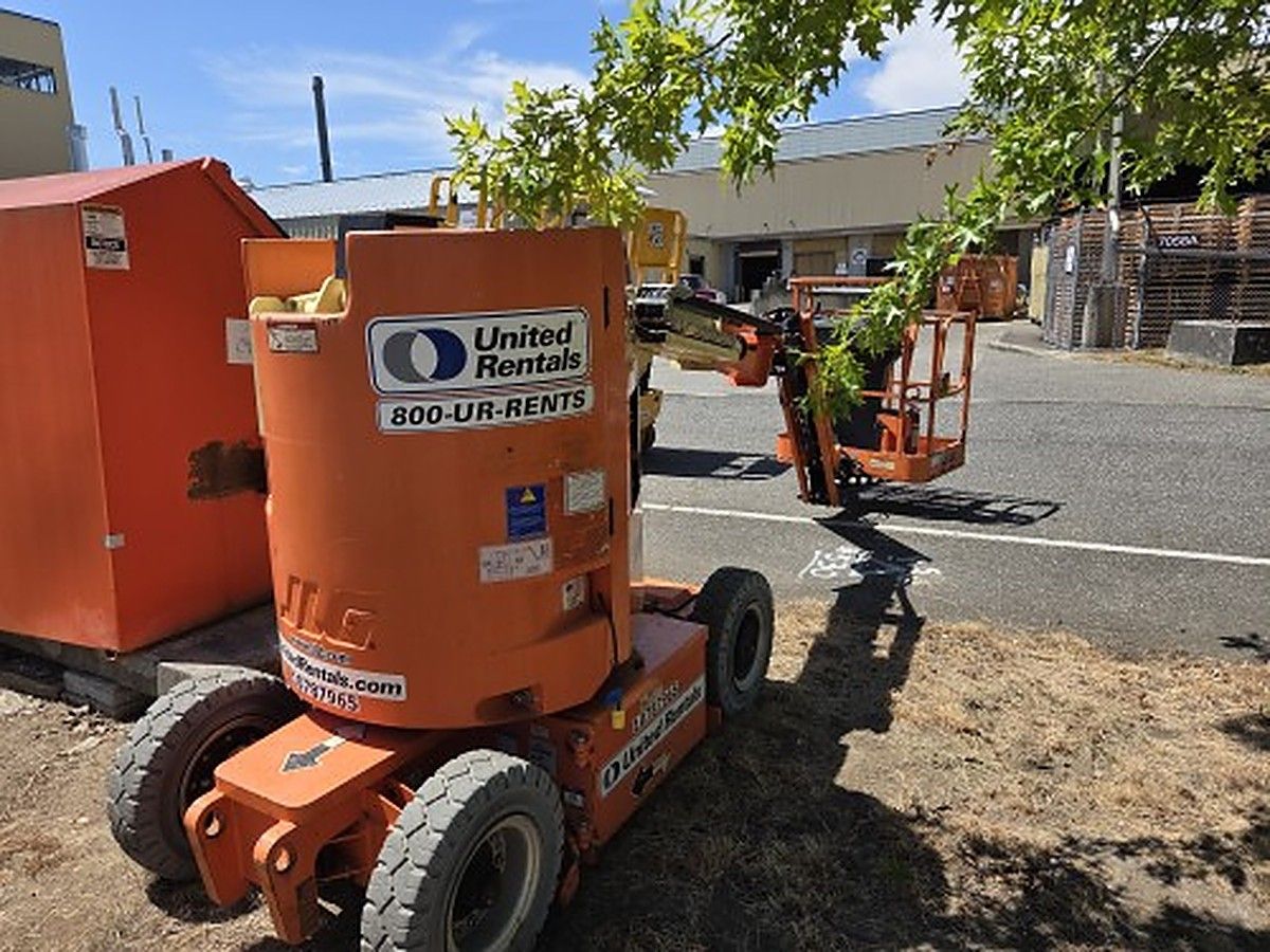 JLG E300AJP photo 2