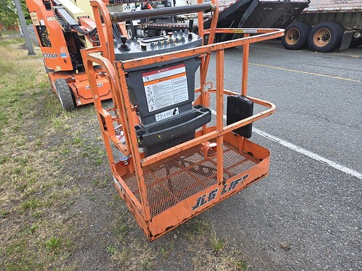 JLG E300AJP photo 4