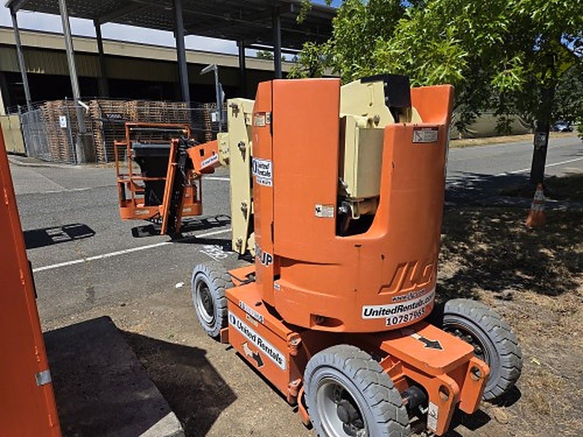 JLG E300AJP photo 9