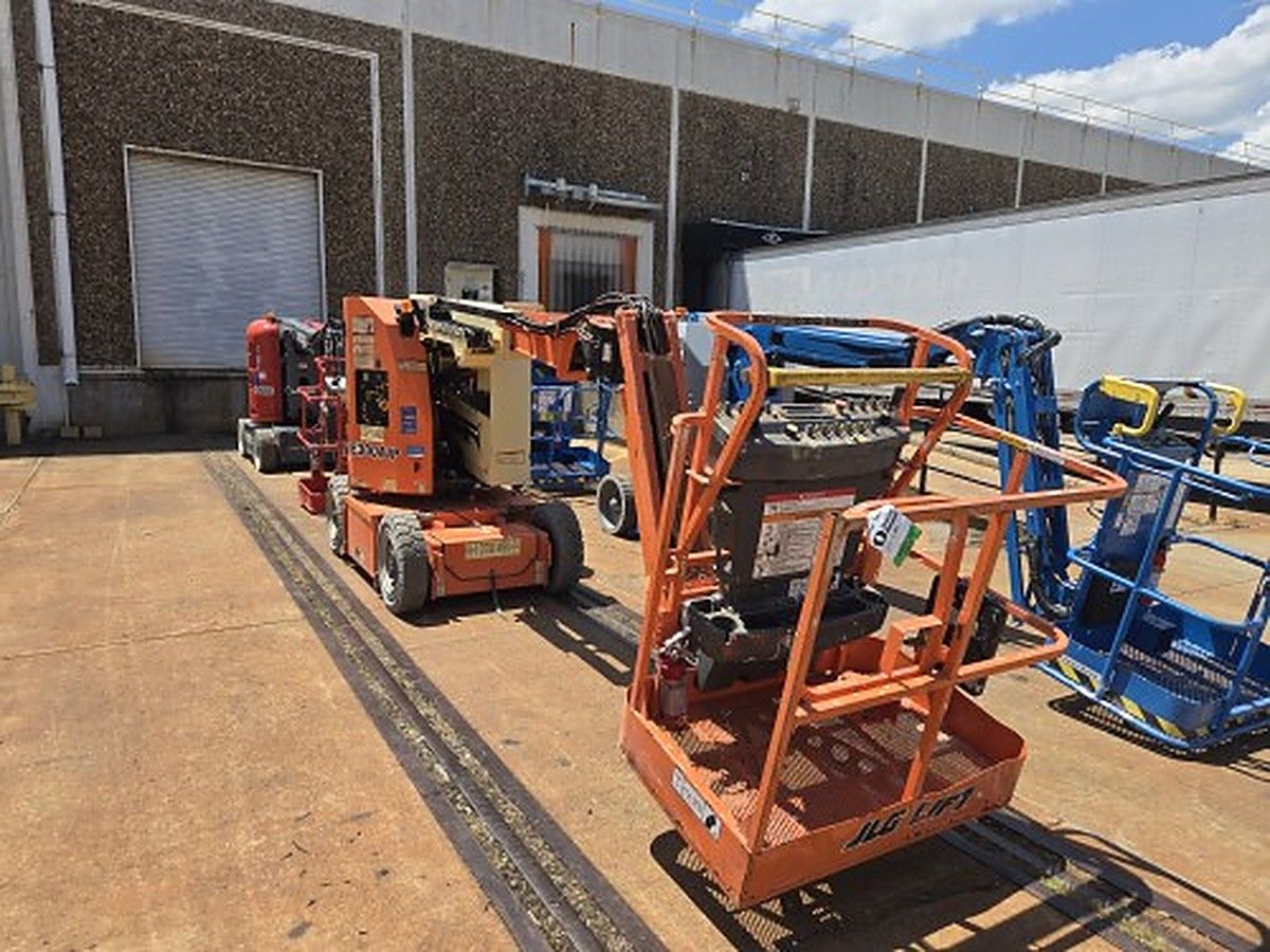 JLG E300AJP photo 2