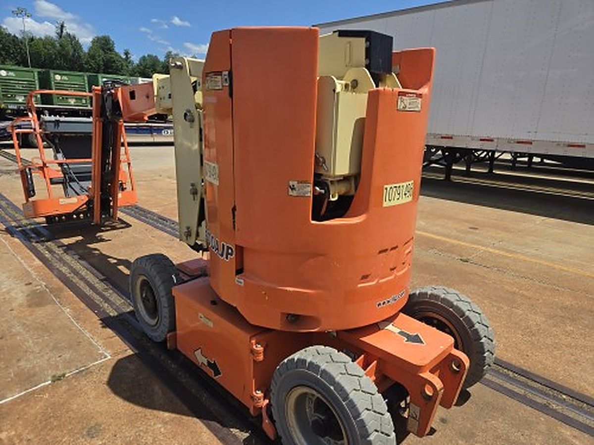 JLG E300AJP photo 4