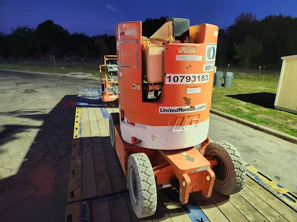 JLG E300AJP photo 9
