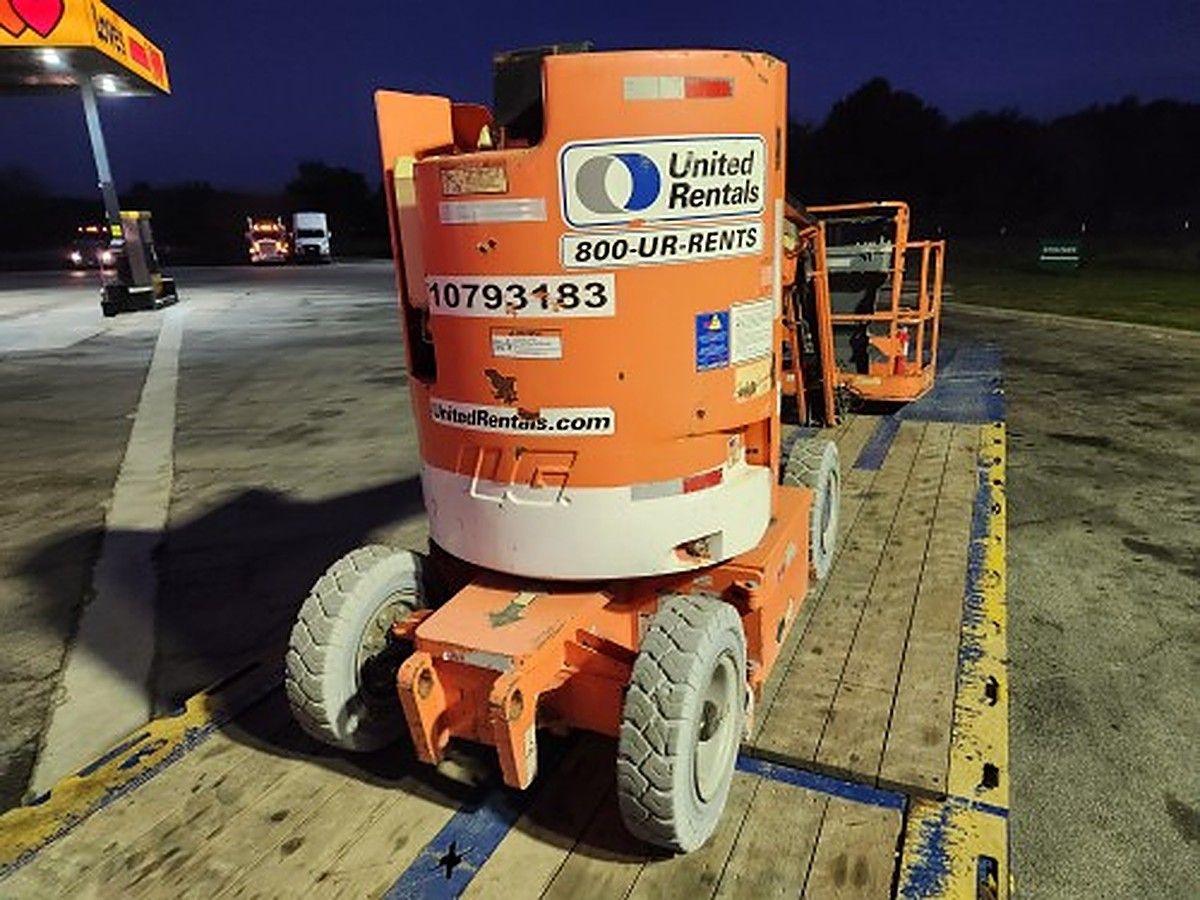 JLG E300AJP photo 10