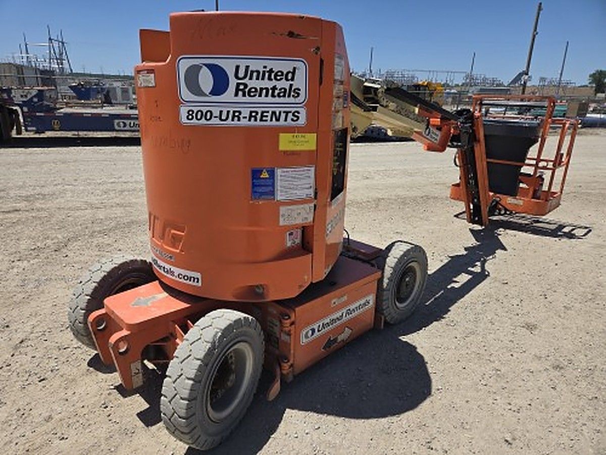 JLG E300AJP photo 3