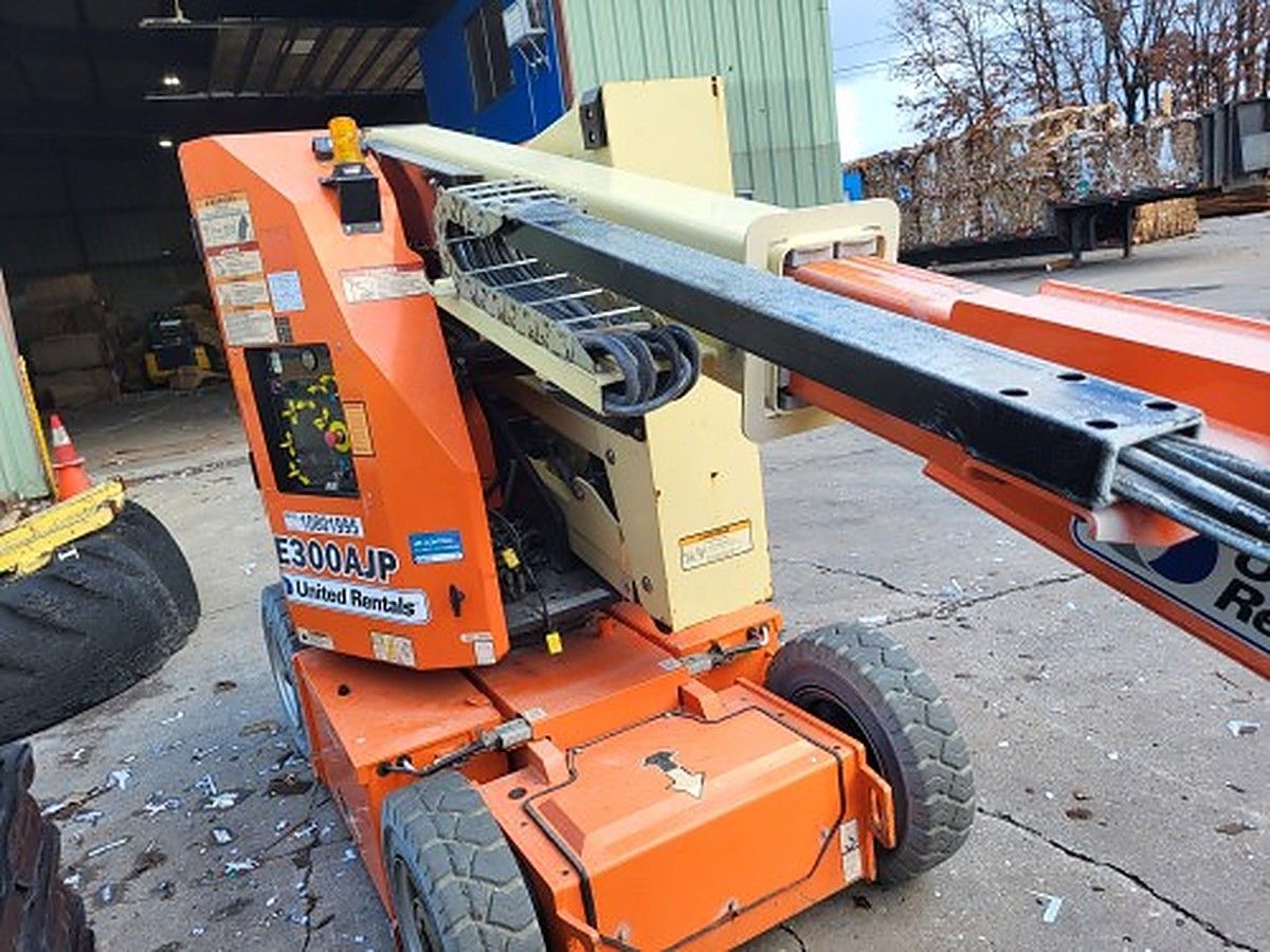 JLG E300AJP photo 8