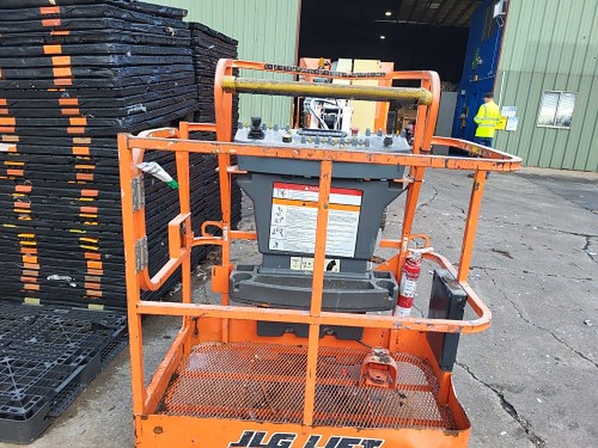 JLG E300AJP photo 10