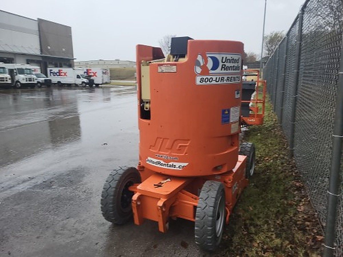 JLG E300AJP photo 2