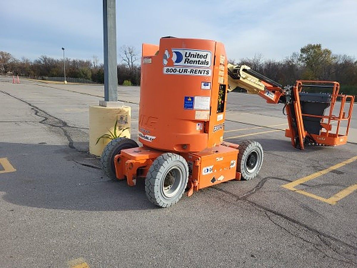 JLG E300AJP photo 4