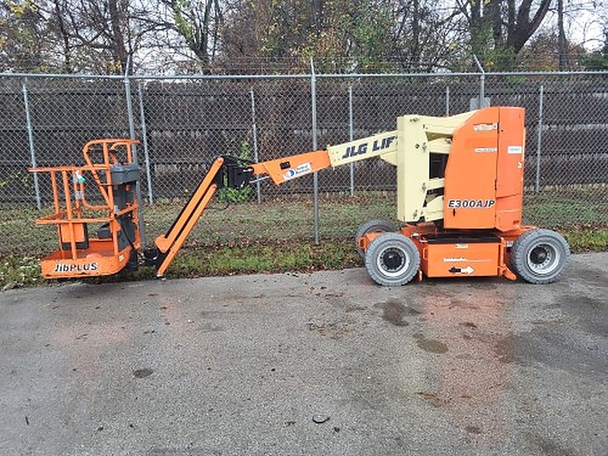 JLG E300AJP photo 10