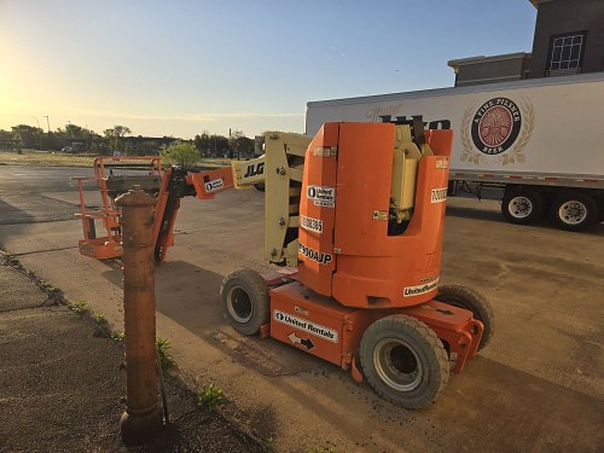 JLG E300AJP photo 2