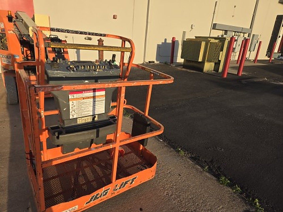 JLG E300AJP photo 5