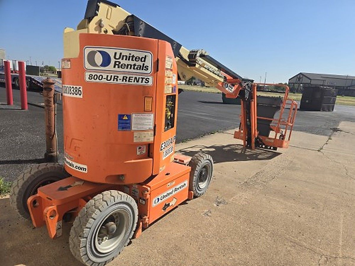 JLG E300AJP photo 7