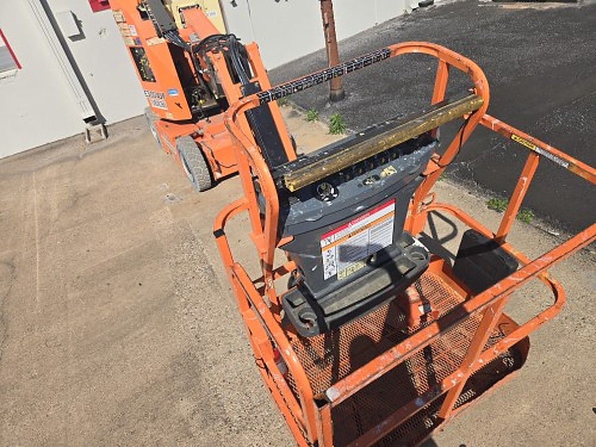 JLG E300AJP photo 10