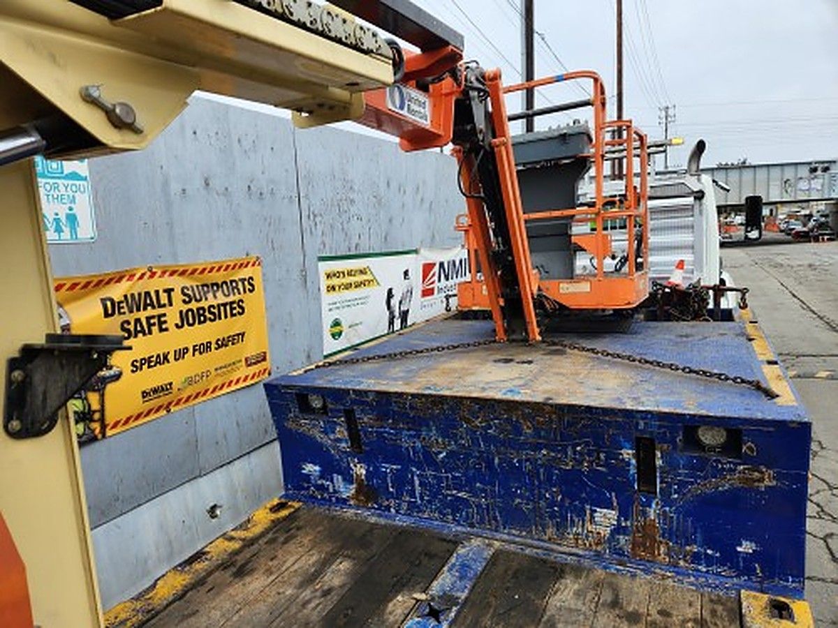 JLG E300AJP photo 3