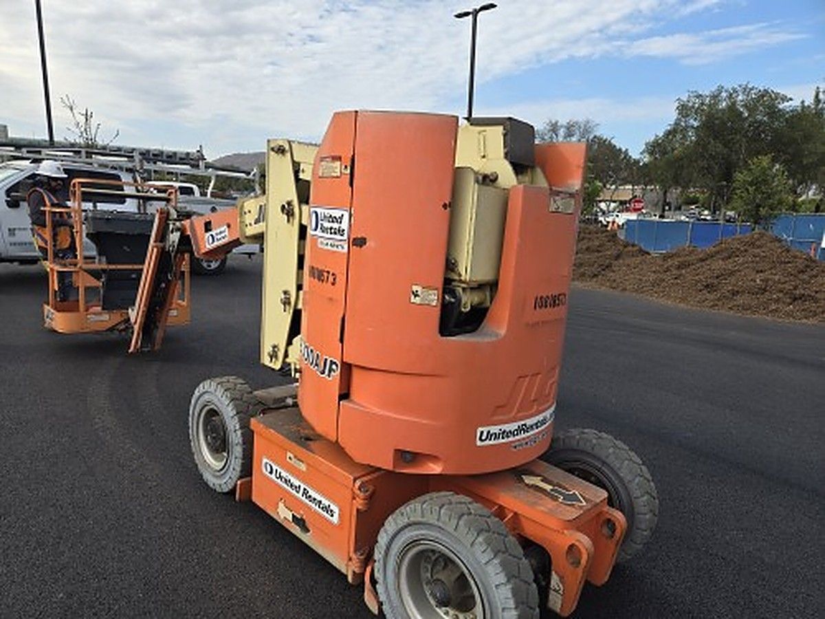 JLG E300AJP photo 2
