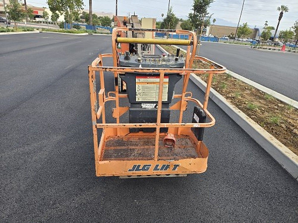 JLG E300AJP photo 3