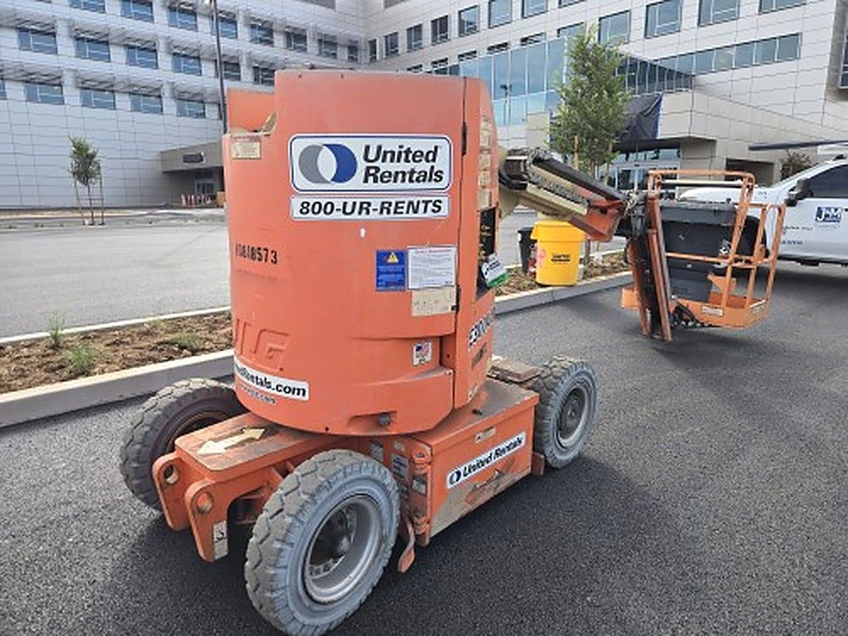 JLG E300AJP photo 4