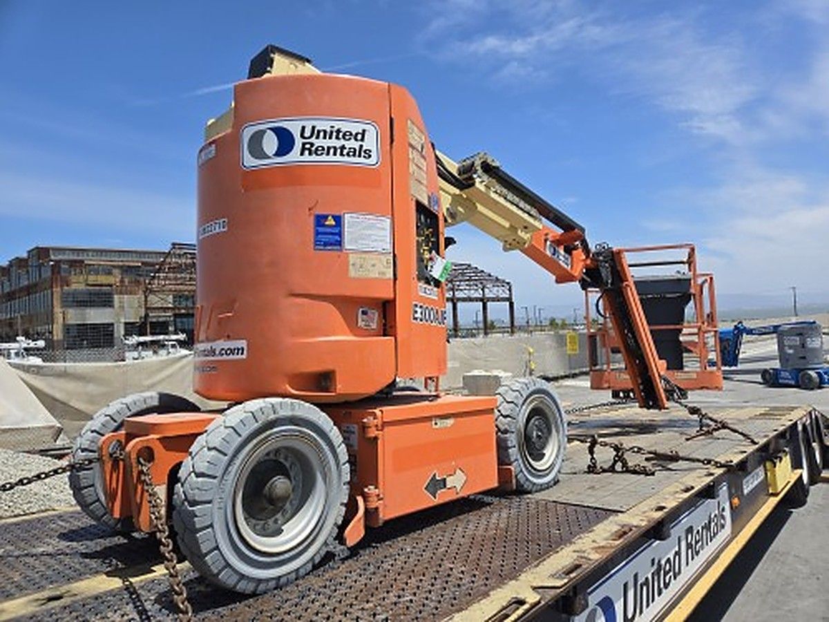 JLG E300AJP photo 7