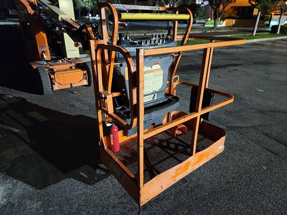 JLG E300AJP photo 7