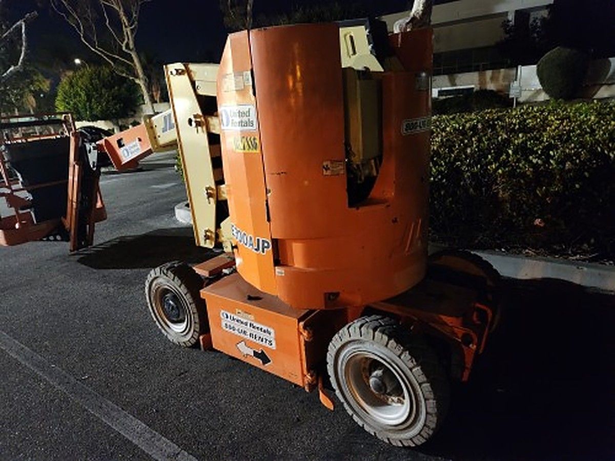JLG E300AJP photo 10