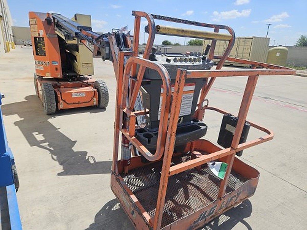 JLG E300AJP photo 3