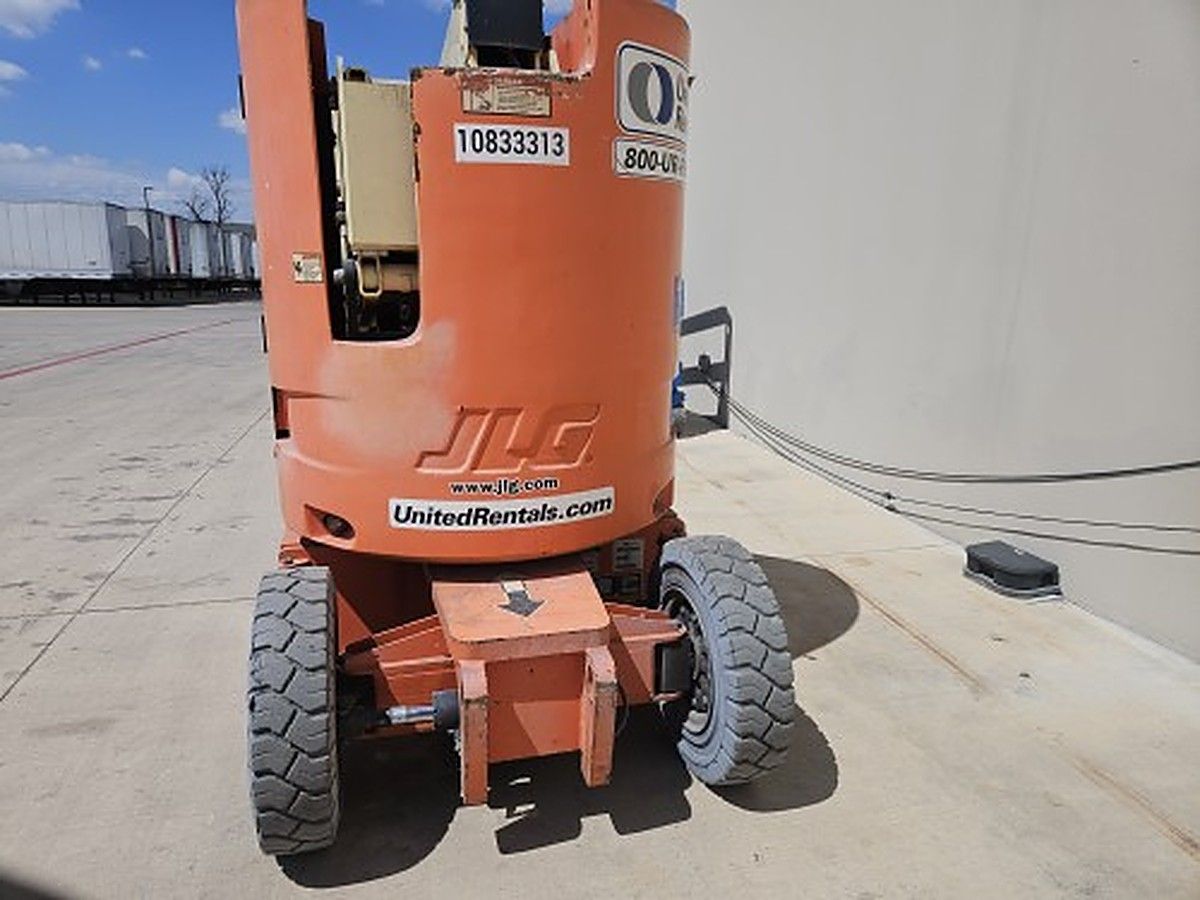 JLG E300AJP photo 5