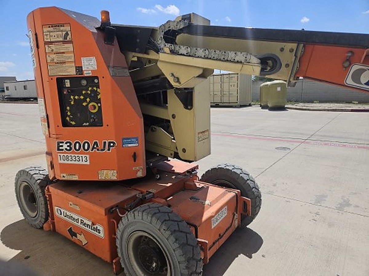 JLG E300AJP photo 8