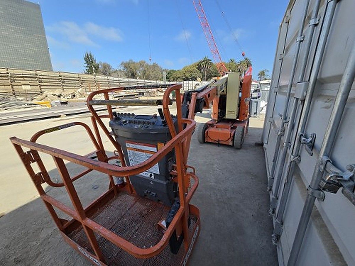 JLG E300AJP photo 2
