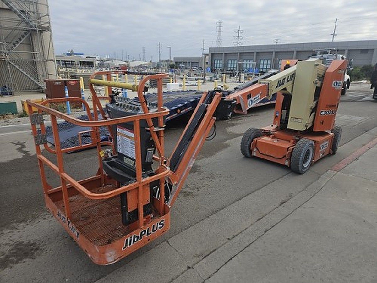 JLG E300AJP photo 2