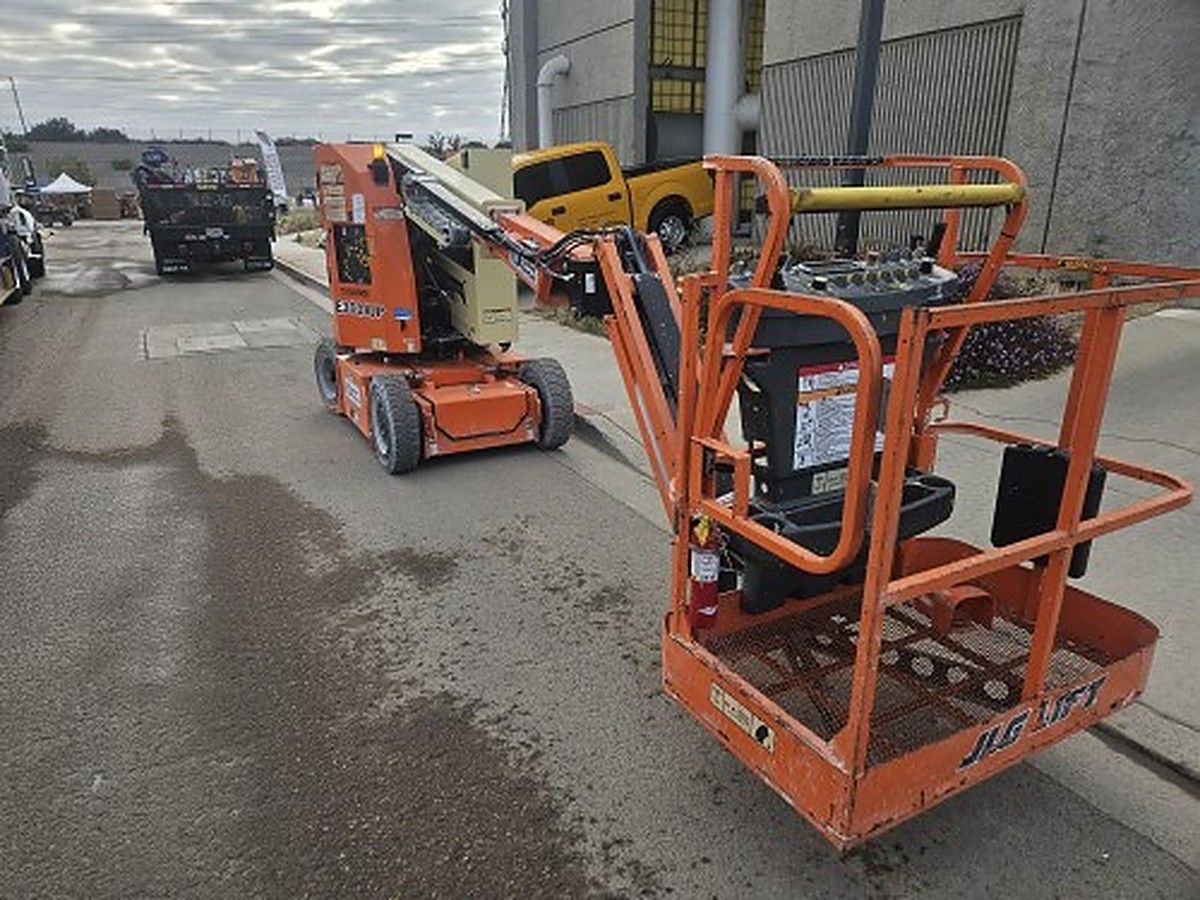 JLG E300AJP photo 4