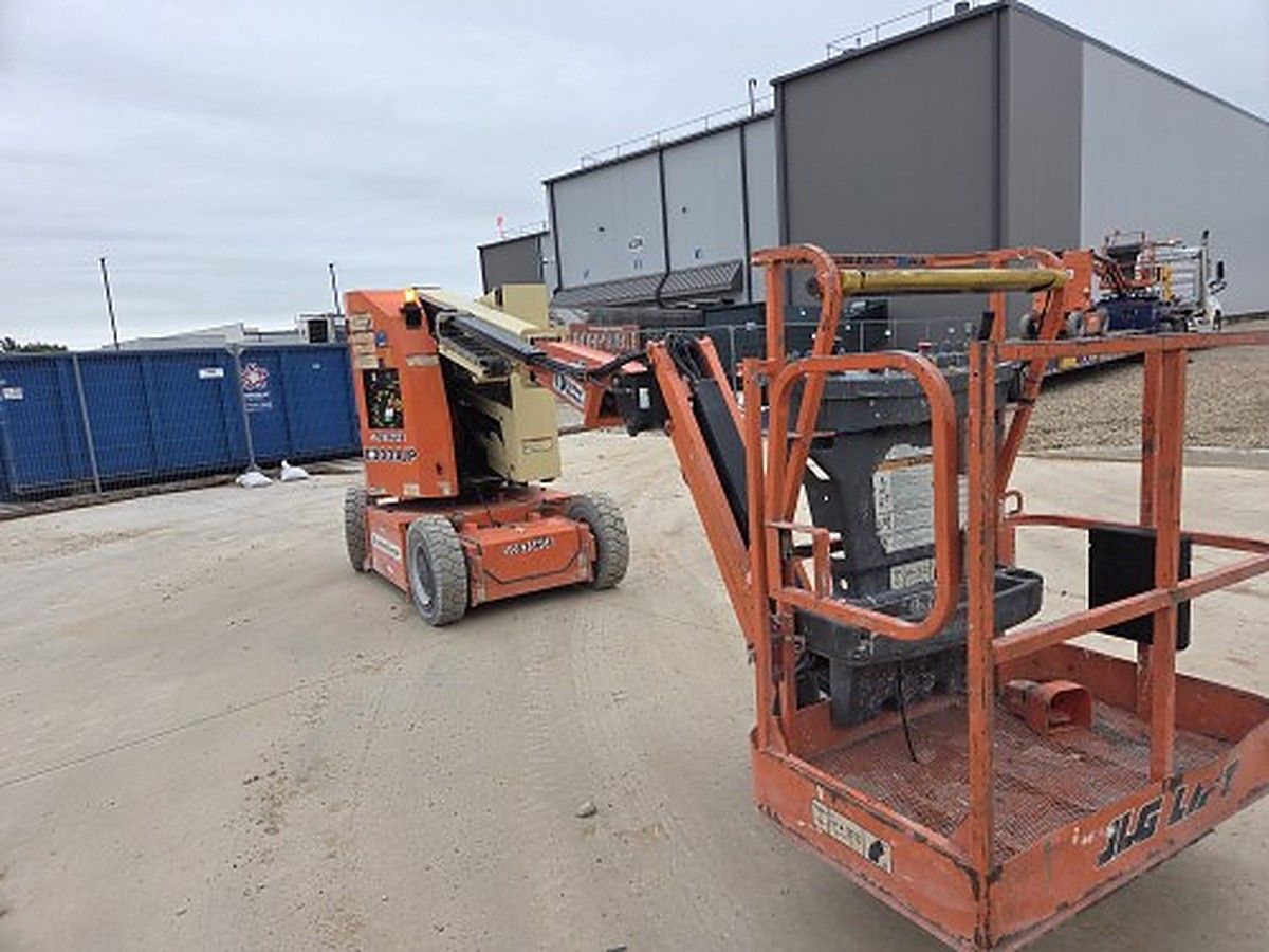 JLG E300AJP photo 2
