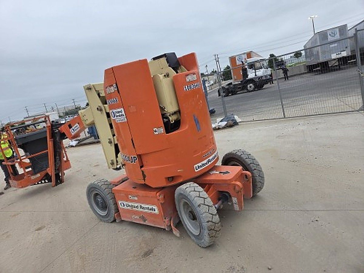 JLG E300AJP photo 3