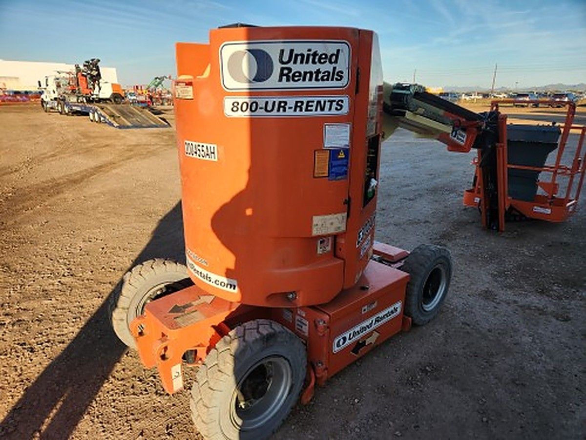 JLG E300AJP photo 2