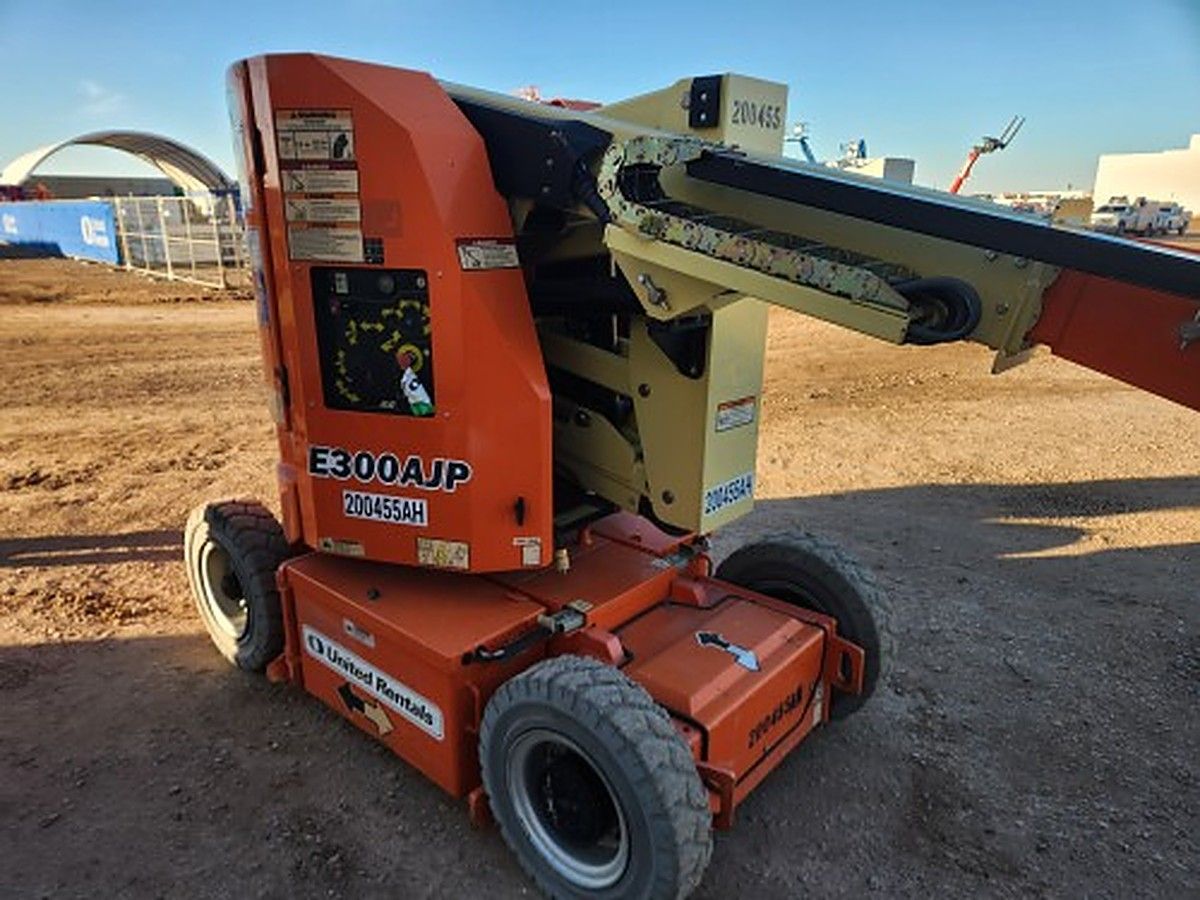 JLG E300AJP photo 3