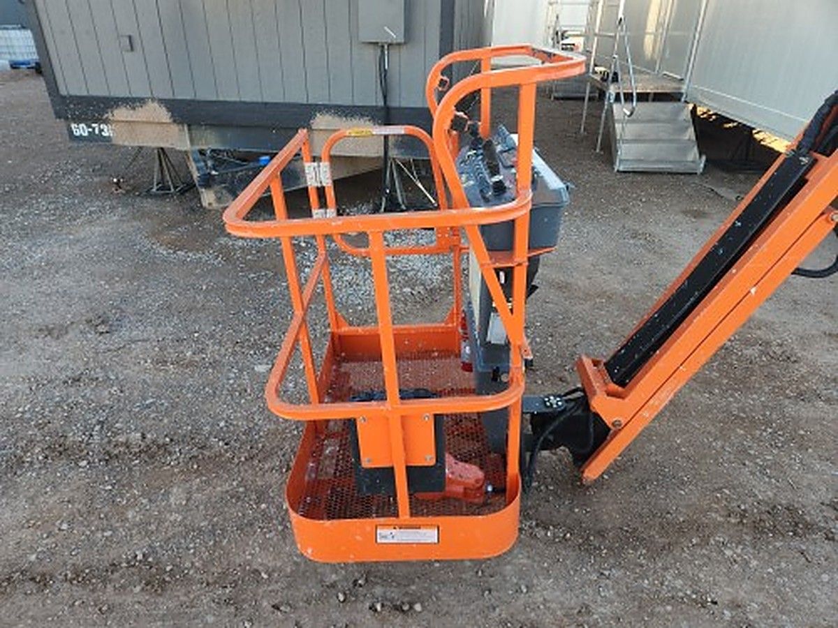 JLG E300AJP photo 5