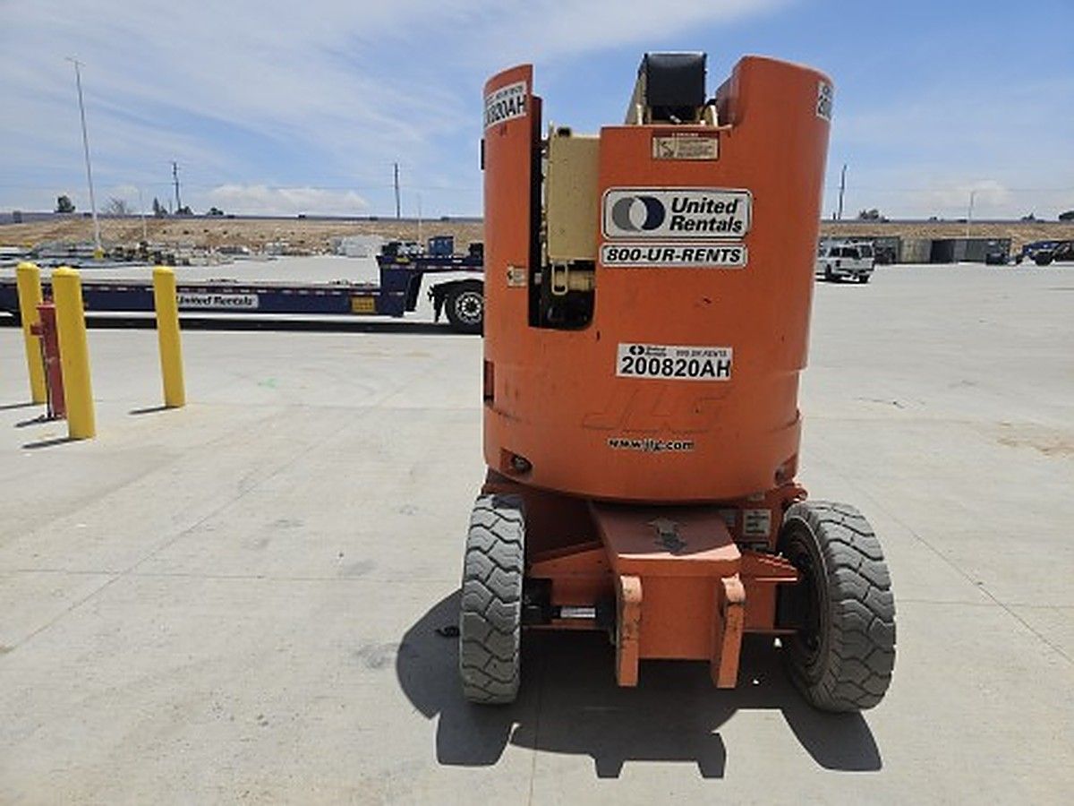 JLG E300AJP photo 2