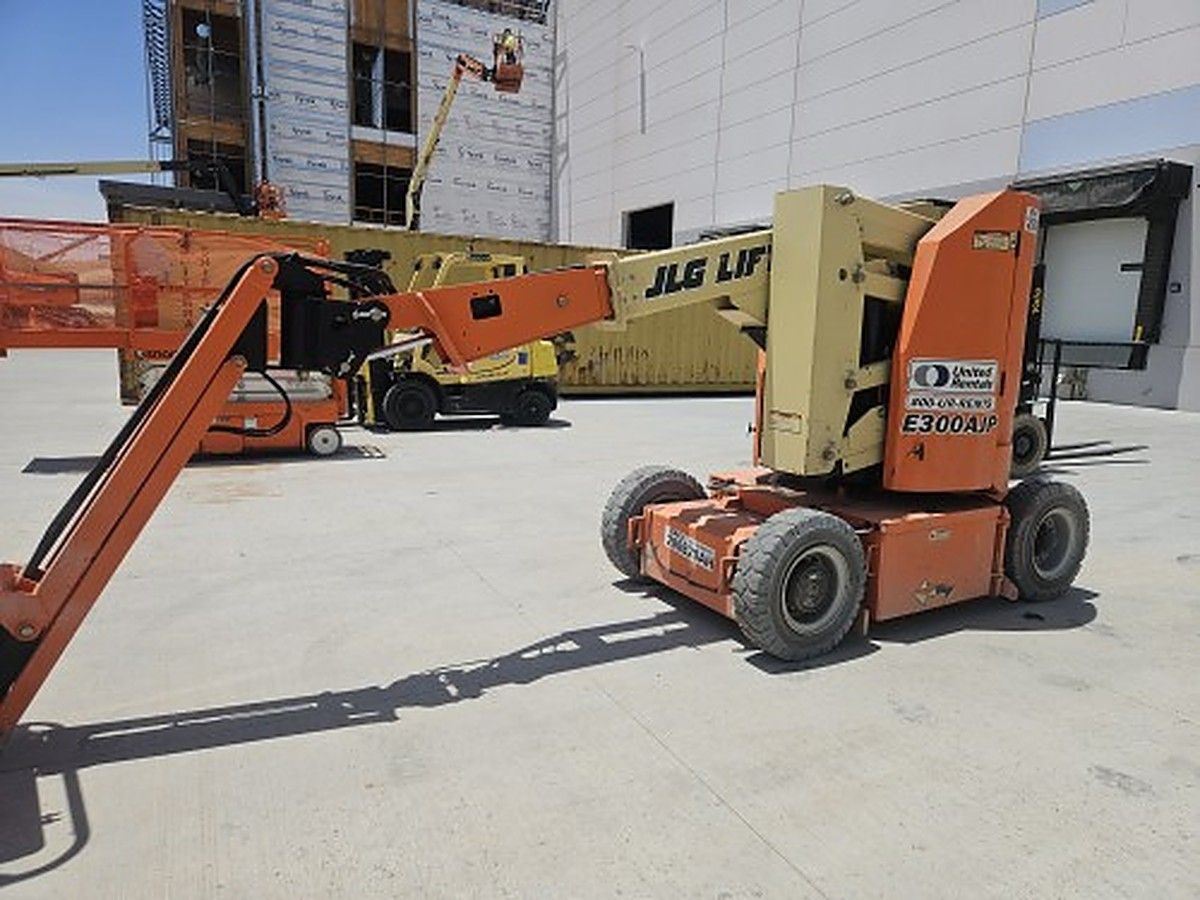 JLG E300AJP photo 4