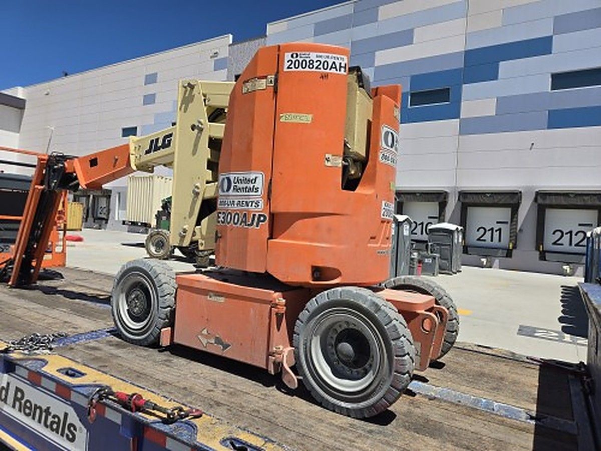 JLG E300AJP photo 7