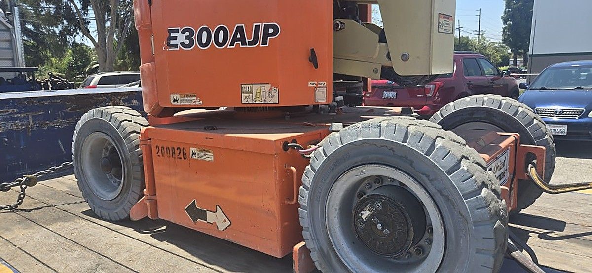 JLG E300AJP photo 14