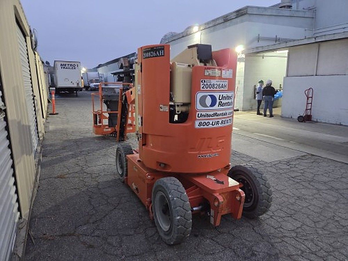 JLG E300AJP photo 3