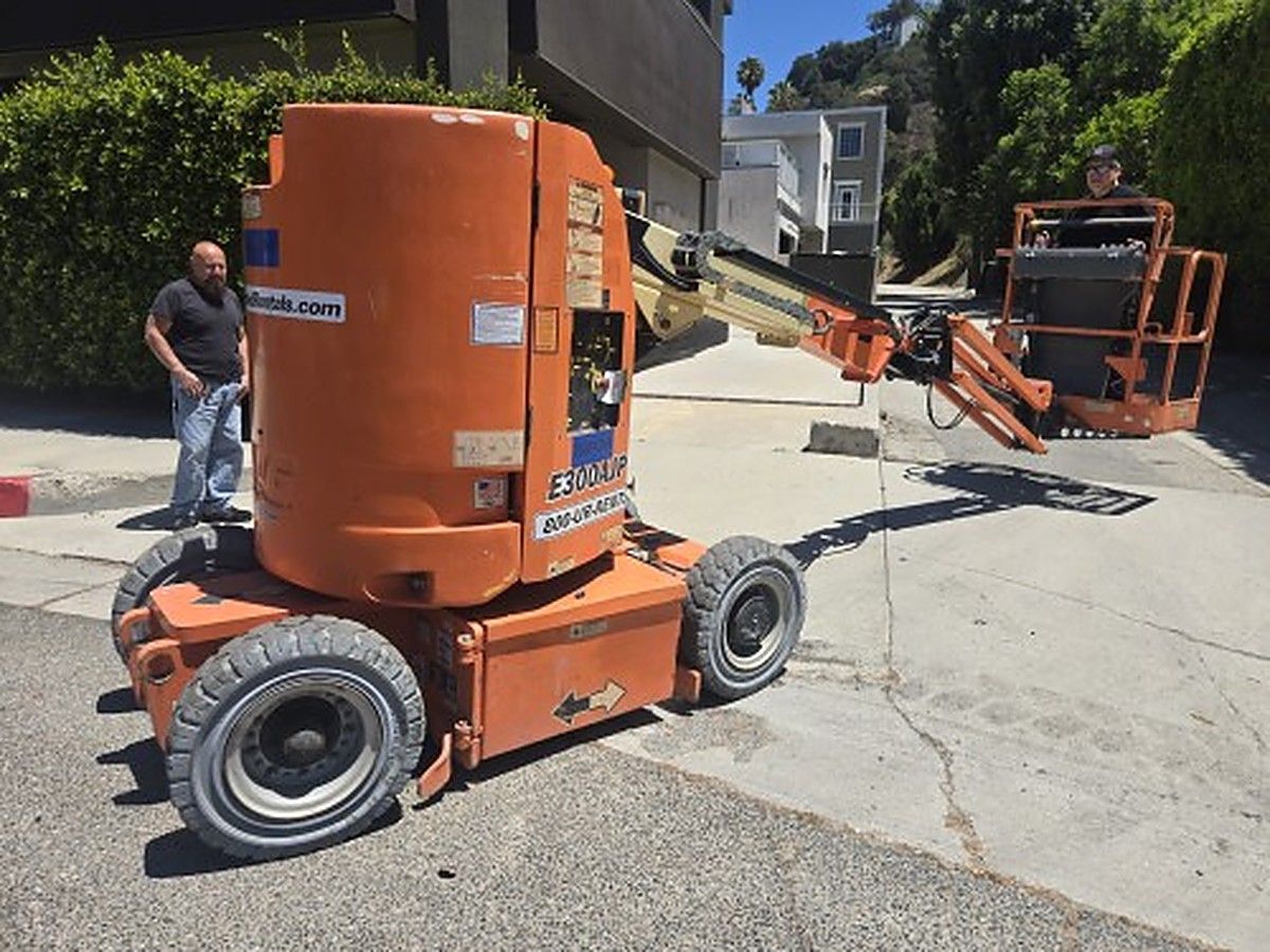 JLG E300AJP photo 5