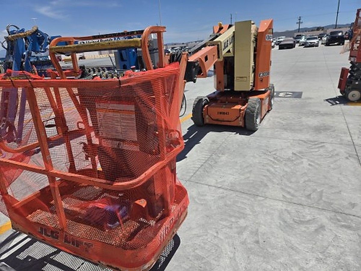 JLG E300AJP photo 5
