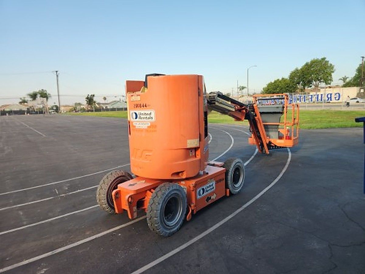 JLG E300AJP photo 2